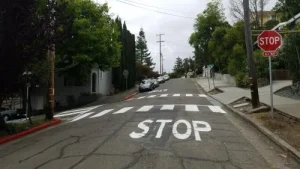 خط کشی عابر پیاده - خط ایست